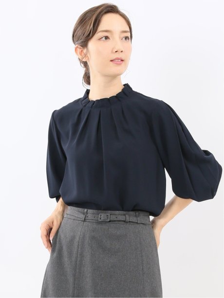 タック衿 長袖プルオーバーブラウス