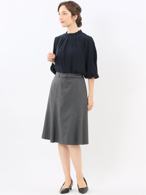 タック衿 長袖プルオーバーブラウス