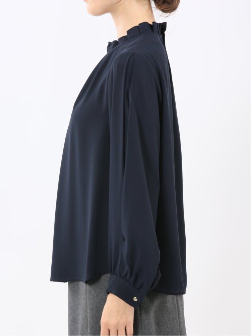 タック衿 長袖プルオーバーブラウス