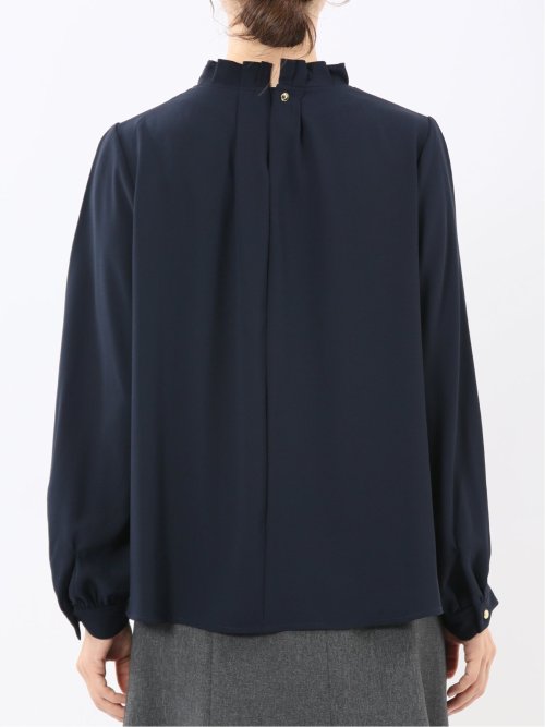 タック衿 長袖プルオーバーブラウス