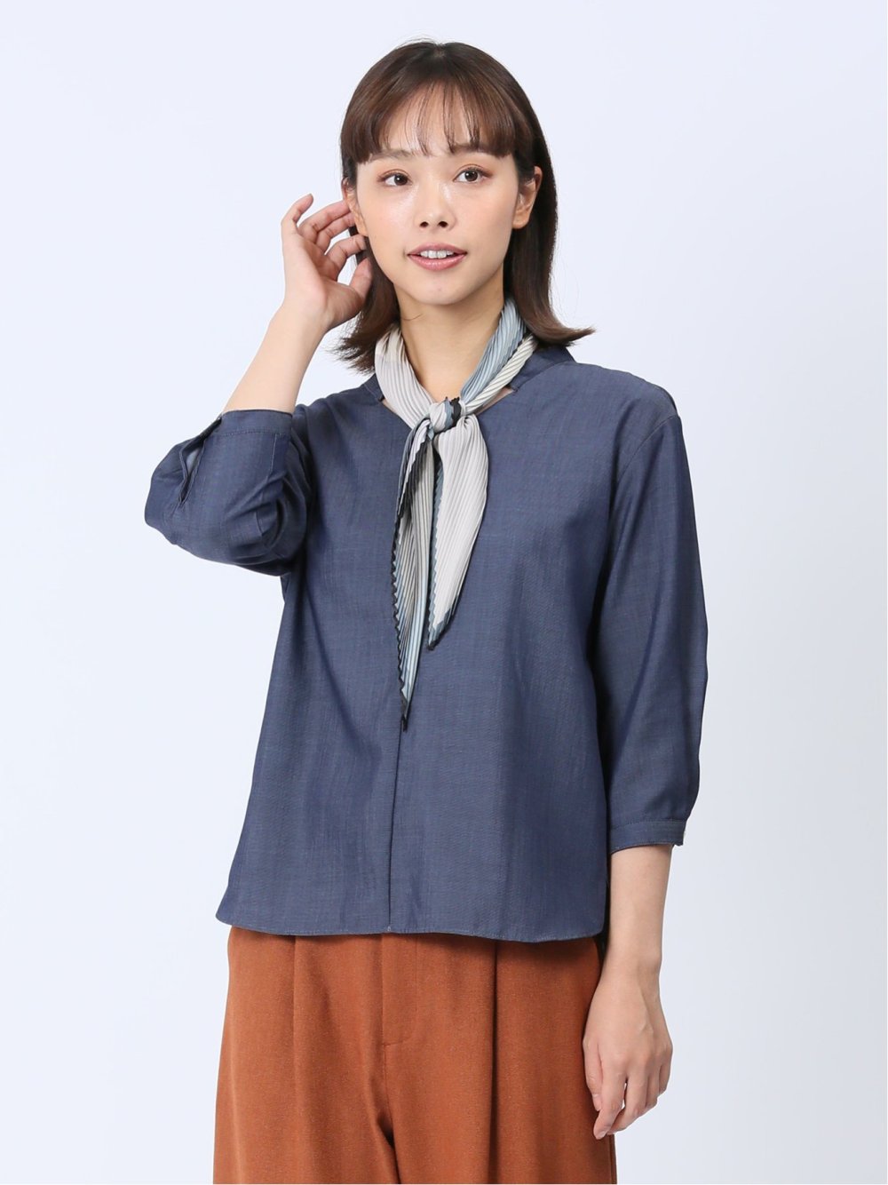 【WEB限定】形態安定 シャンブレープルオーバー長袖ブラウス