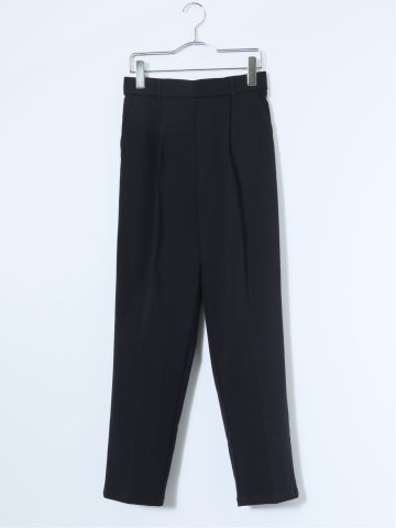 スラリッチ ワンタック テーパードパンツ