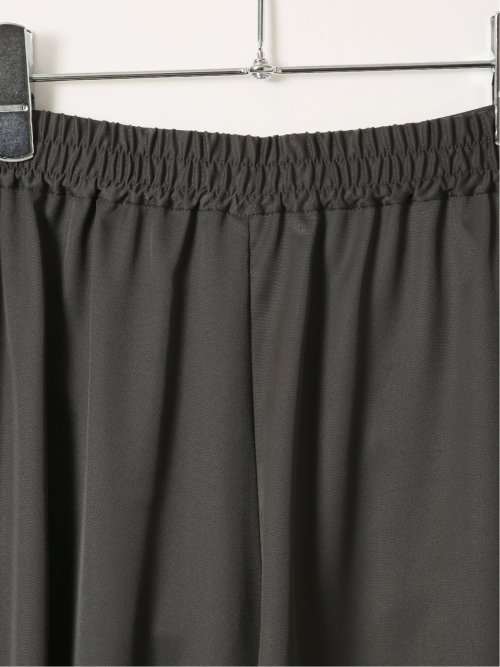 ストレッチ 光沢 ツイル プリーツ ややゆったり バックシャーリング ワイド パンツ レディース