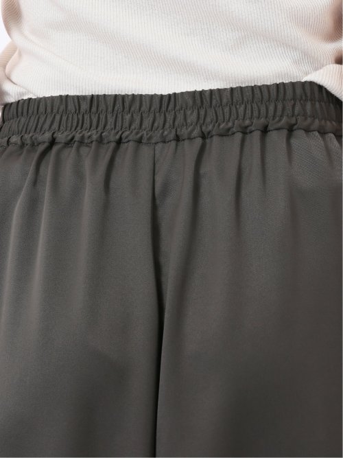 ストレッチ 光沢 ツイル プリーツ ややゆったり バックシャーリング ワイド パンツ レディース