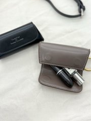 ドロー/DRAW ネックストラップ付 リップバッグ シュリンク型押し