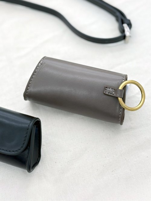 ドロー/DRAW ネックストラップ付 リップバッグ シュリンク型押し