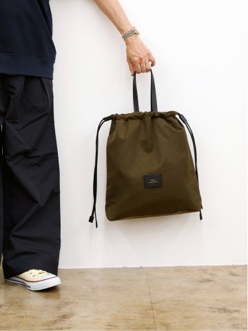 ドロー/DRAW 巾着 ショルダーバッグ A4対応 （ユニセックス）