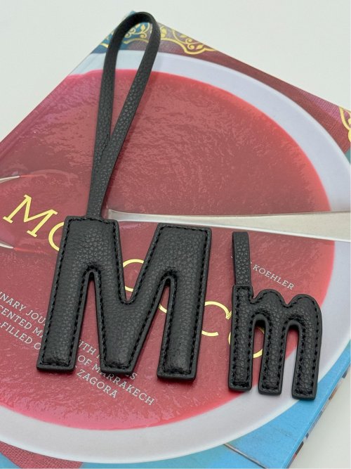 ドロー/DRAW イニシャルチャーム (m・小文字)